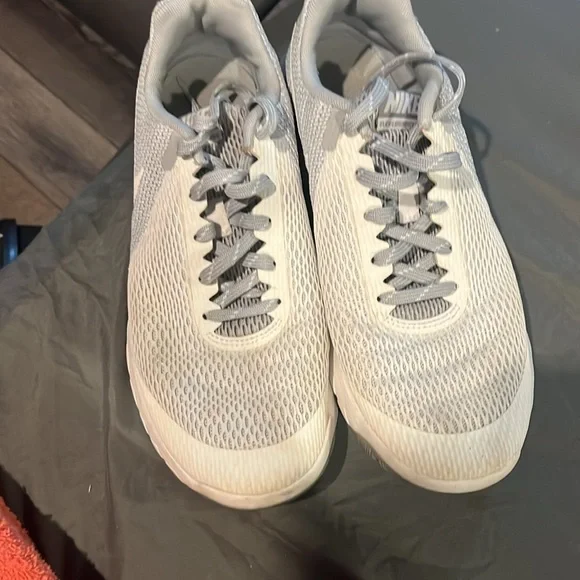 Nike Flex Experience RN 5 Womens Size 8.5 White Grey Running Shoes 844729-100 - Picture 2 of 6